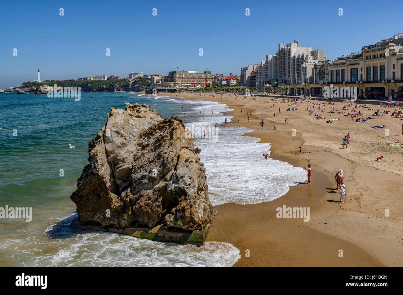 Panorama Ansicht der Grande Plage mit dem Casino und Leuchtturm, Biarritz Aquitanien Biarritz, Frankreich, Stockfoto