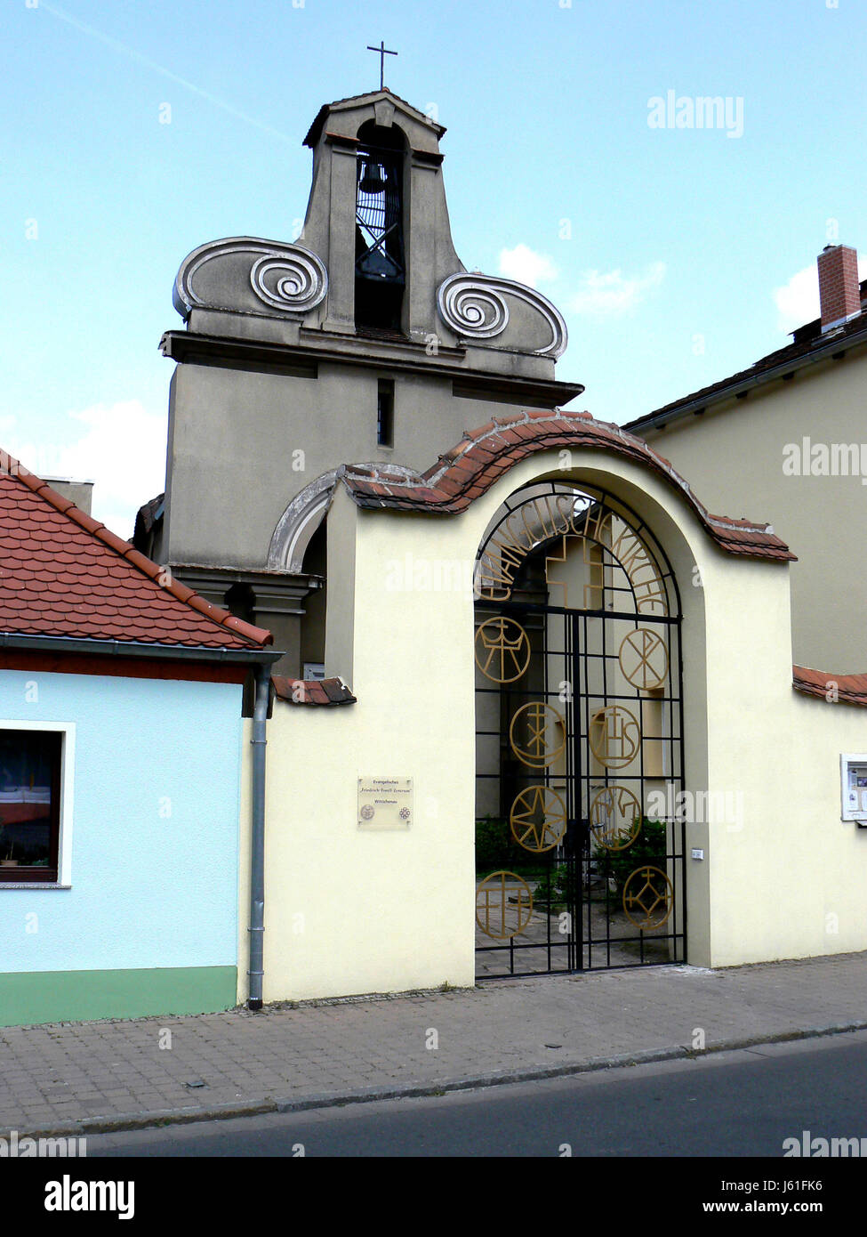 Glockenturm der Kirche blau evangelisch evangelische Religion religiöse Kirche Himmel Stockfoto