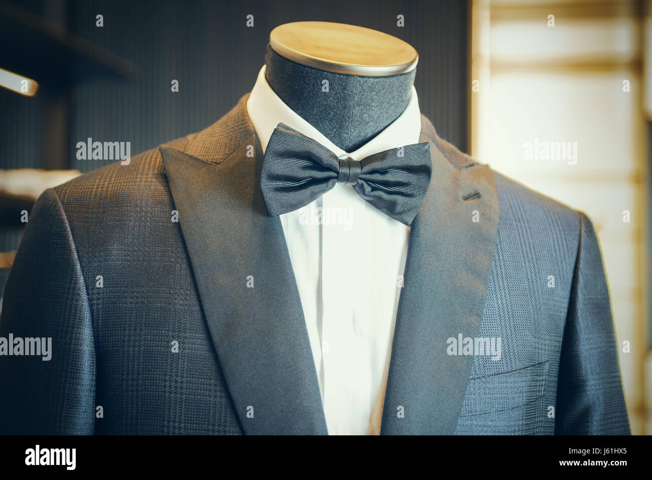 Nahaufnahme von schwarzen Luxus Smoking mit Fliege Stockfoto