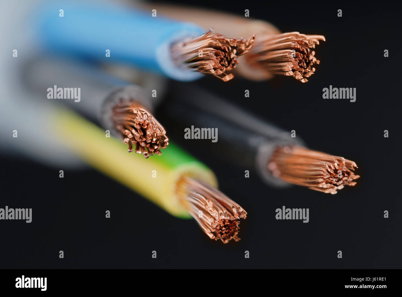 https://c8.alamy.com/compde/j61re1/draht-litze-kabel-leitung-elektronik-energie-macht-strom-j61re1.jpg