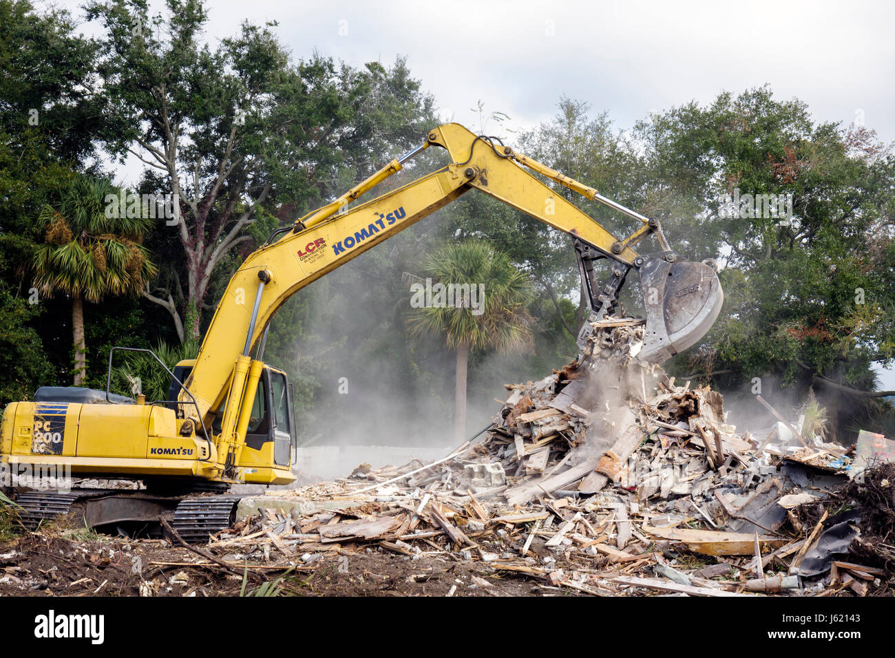 Beaufort South Carolina, Bay Water Street, Gebäude, Abriss, Abriss, Abriss, Raze, Rasieren, Website, Struktur, Holz aus Holz, Schutt, Komatsu, schwere Ausrüstung, Stockfoto