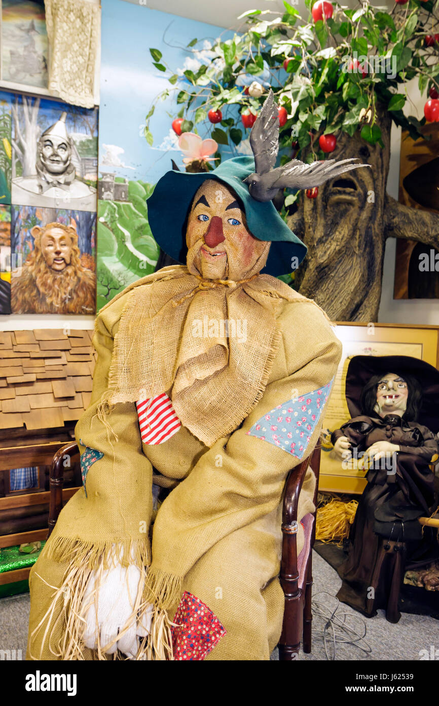 Indiana Chesterton, Yellow Brick Road Gift Shop und Wizard of Oz Fantasy Museum, lebensgroße Figur, Charaktere, Kinderliteratur, Vogelscheuche, Wicked Witc Stockfoto