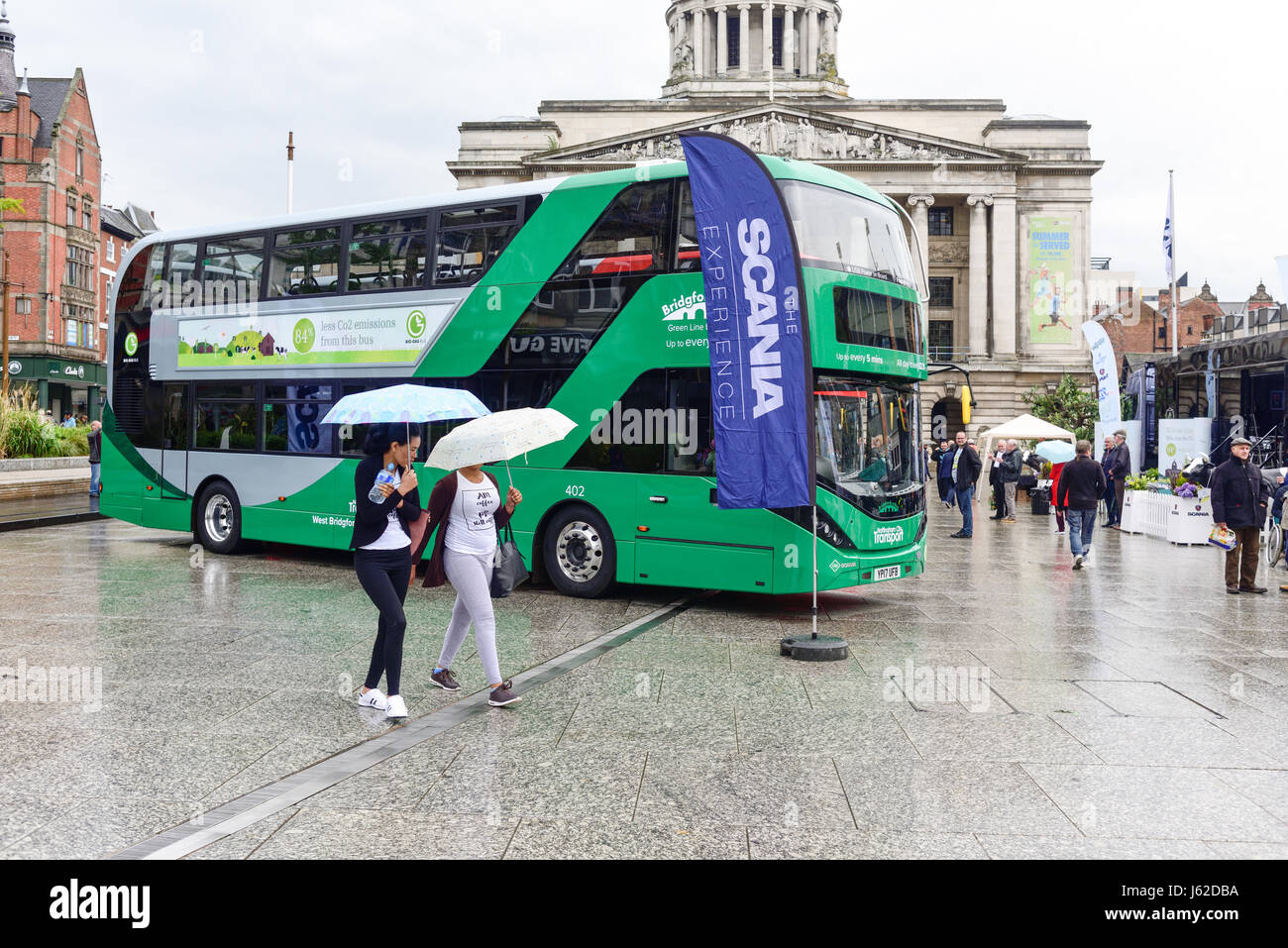 Nottingham, UK. 19. Mai 2017. Nottingham Stadttransport anzeigen auf dem alten Marktplatz der grünsten Weltflotte Biogas Doppeldeckerbusse. Sie sind fällig für den öffentlichen Dienst in diesem Sommer. Bildnachweis: Ian Francis/Alamy Live-Nachrichten Stockfoto