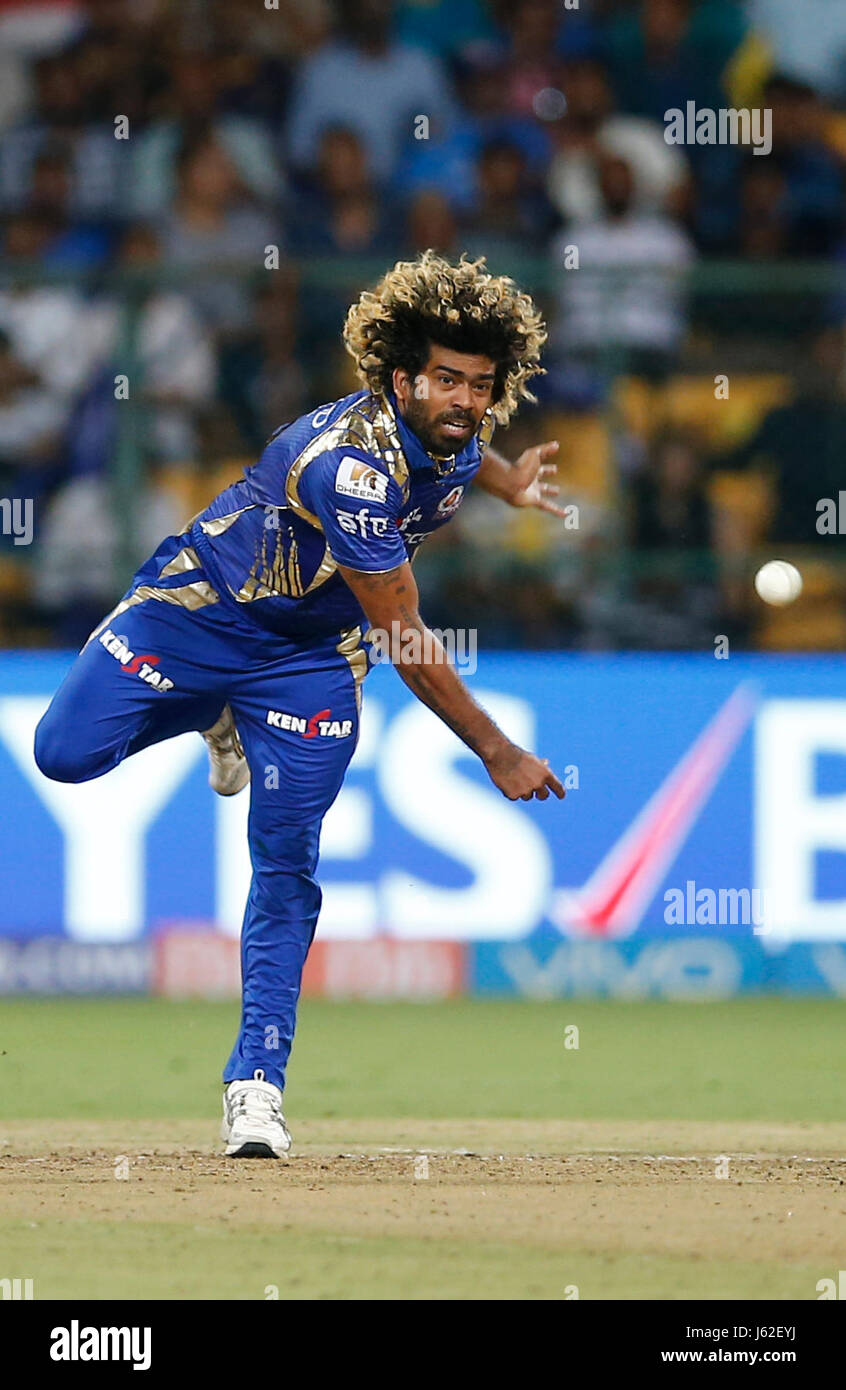 Bengaluru, Indien. 19. Mai 2017. IPL-Saison 10 - Qualifier 2 Mumbai Indians Vs KKR im Chinnasamy Stadium, Bengaluru. Lasith Malinga in einer Bowling. Bildnachweis: Seshadri SUKUMAR/Alamy Live-Nachrichten Stockfoto