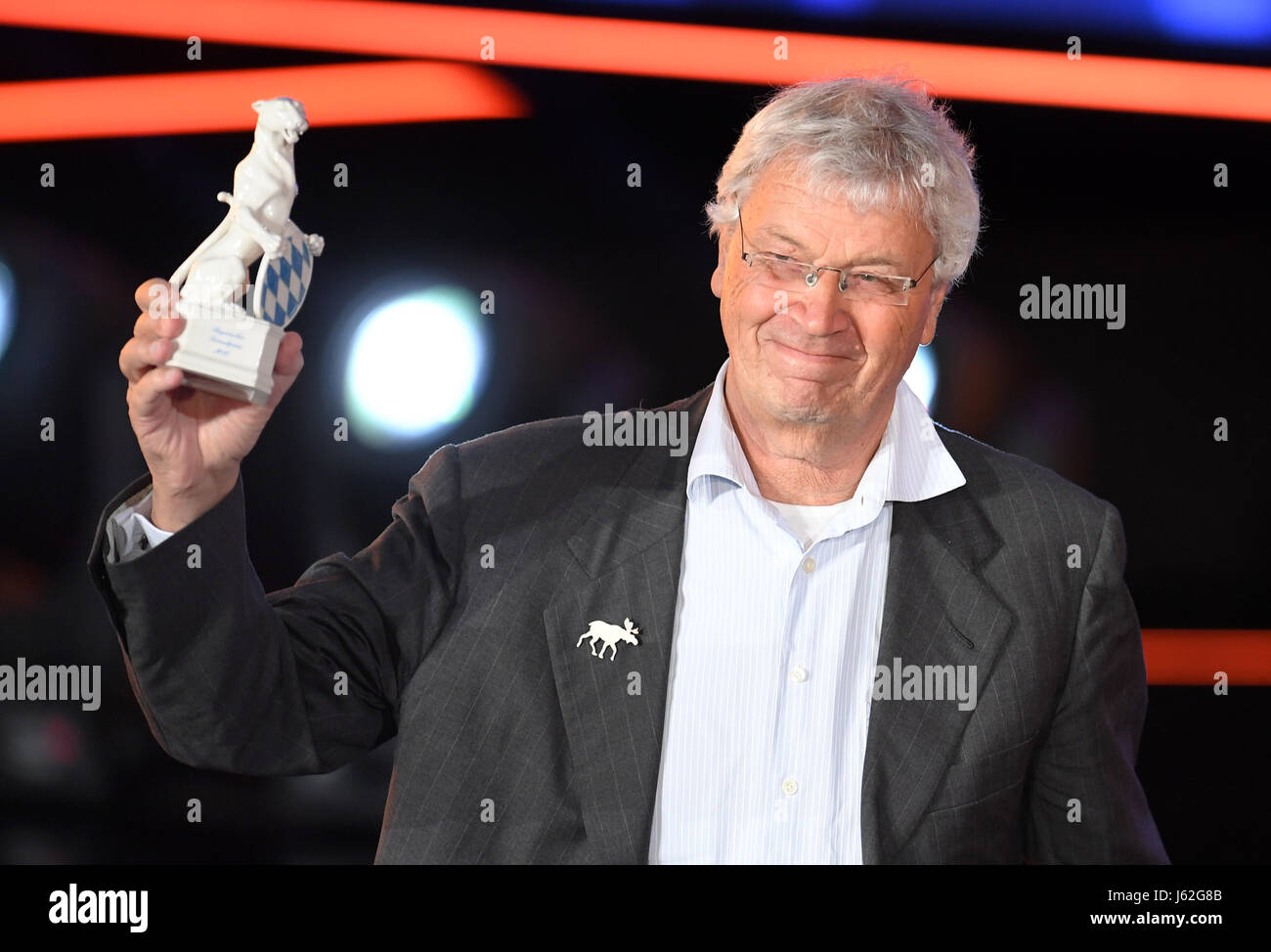 München, Deutschland. 19. Mai 2017. Kabarettist und Autor Gerhard Polt erhält den "Blauen Panther" Ehrenpreis Award für seine herausragenden Leistungen im deutschen Fernsehen bei der 29. Preisverleihung von den Bayerischen Fernsehpreis ("Bayerischer Fernsehpreis") im Prinzregententheater in München, 19. Mai 2017. Der Bayerischen Fernsehpreis in Form von einem Panther wird seit 1989 vergeben. Foto: Tobias Hase/Dpa/Alamy Live News Stockfoto