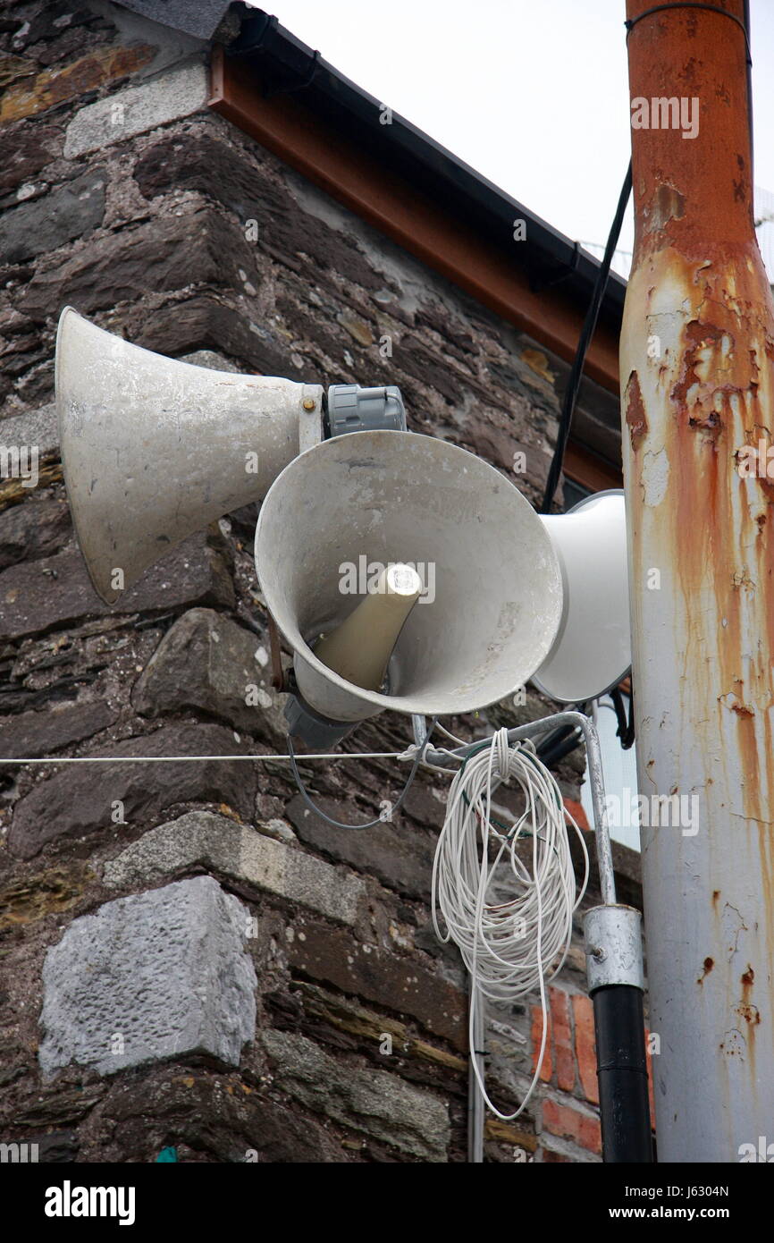 Sirene Lautsprecher Megafon Ankündigung Kabel aktuelle Wärmeleitung  Lautsprecher Stockfotografie - Alamy