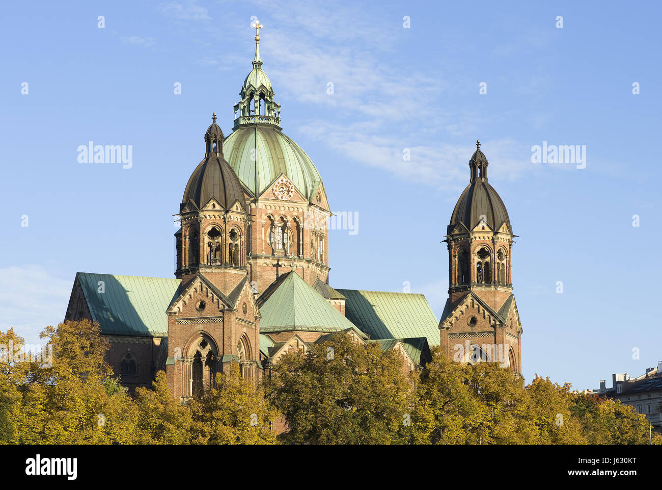historische Bayern München Kirchen Emblem Kirchtürme Herbst Herbst historische Stockfoto