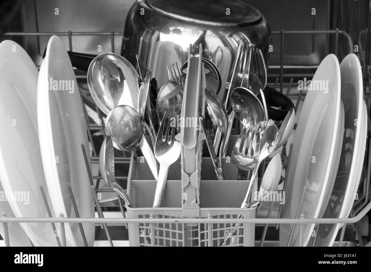 Haushalt Spülmaschine Geschirrspüler reinigen Besteck Geschirr reinigen Stockfoto