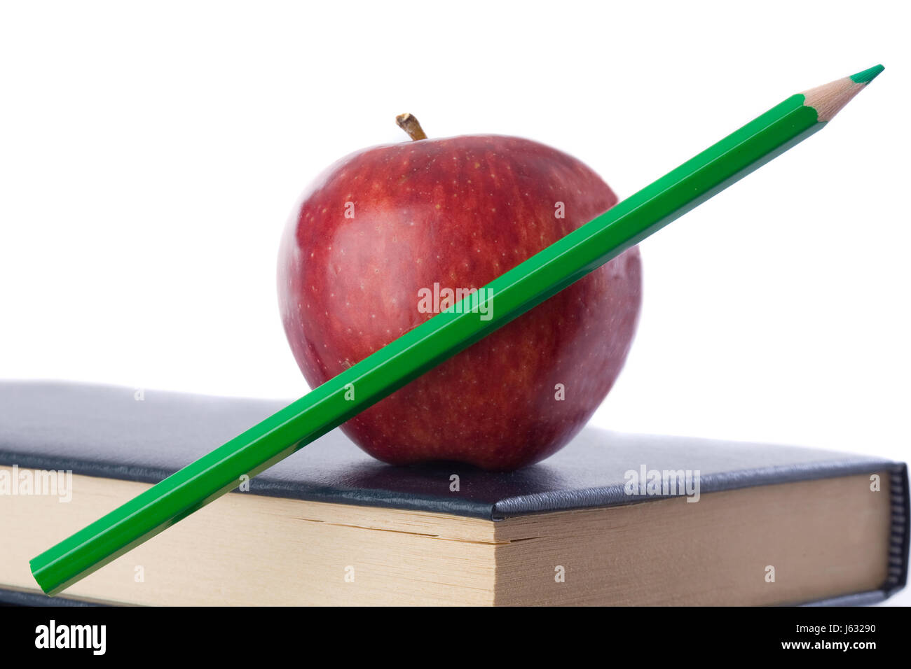 grünes Buch Apfel Rote Stift Stil Papier untersuchen Lebensmittel Nahrungsmittel Lehrer Objekte Stockfoto