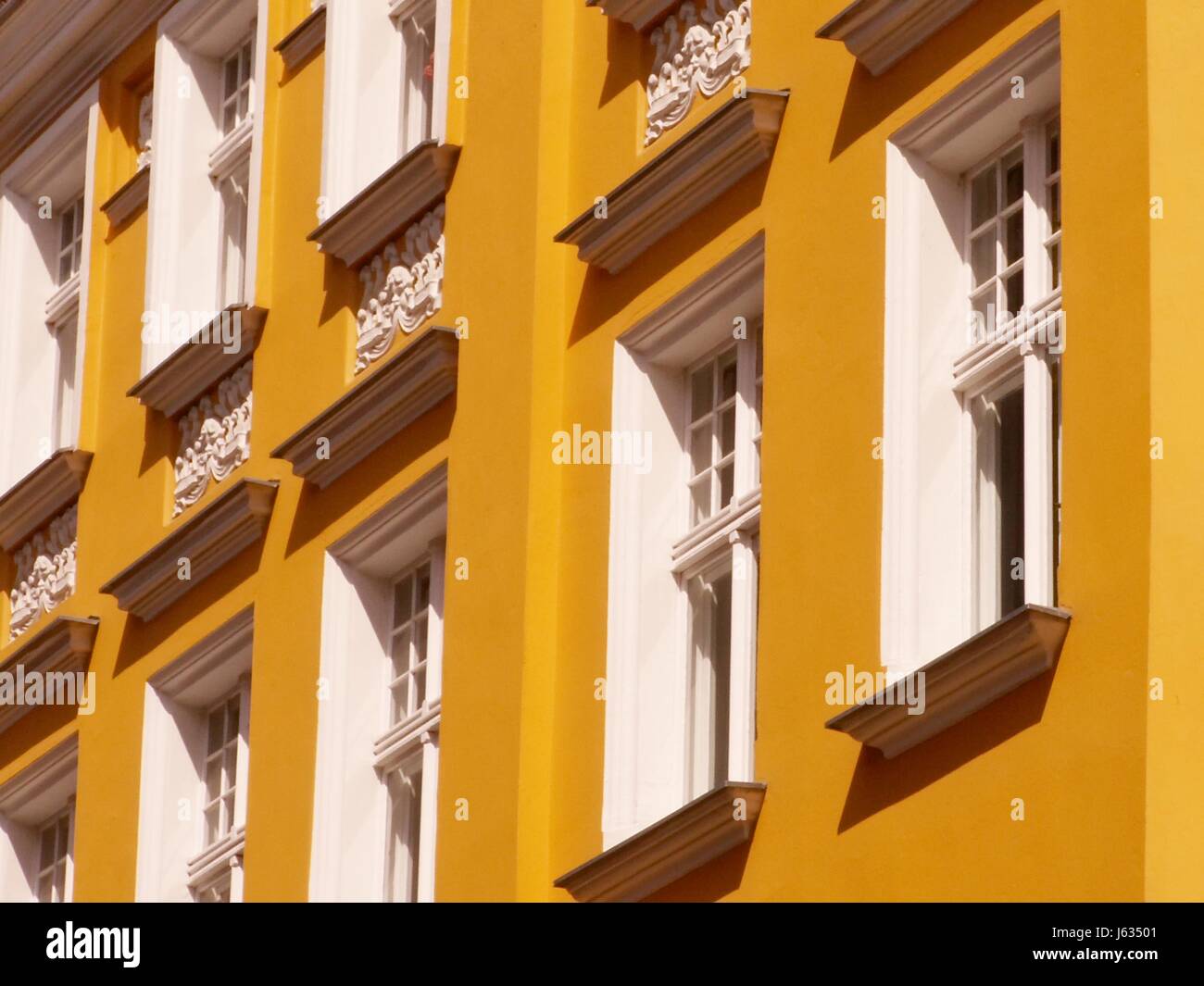 Detail-Fenster Bullauge Dachgaube Fenster Fenster Fassade Idee Perspektivansicht Stockfoto