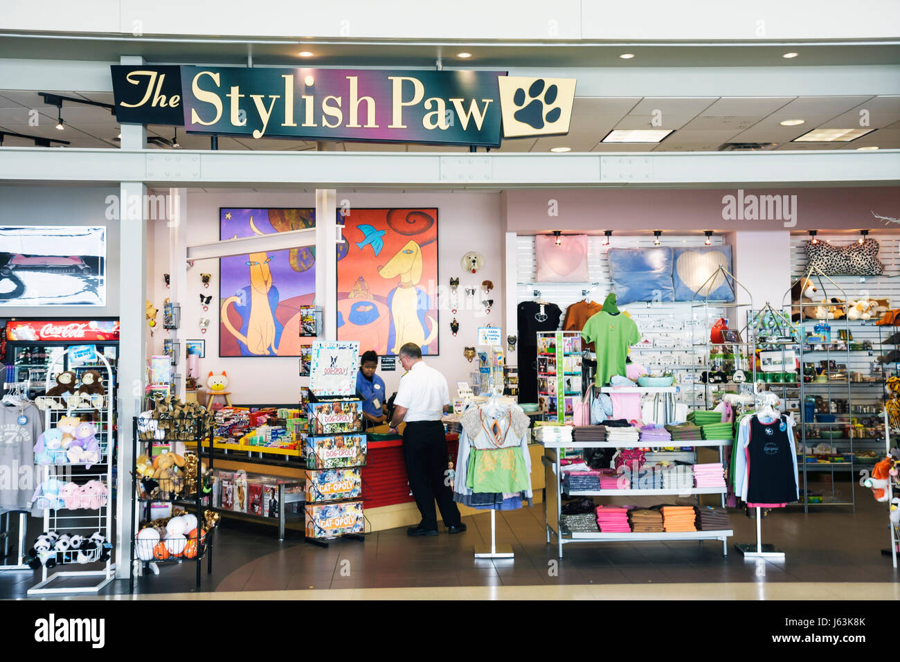 Michigan Wayne County, Detroit, DTW, Detroit Metropolitan Wayne County Flughafenterminal, Gate, Ankunft, Abreise, Mann Männer männlich, Frau weibliche Frauen, Wandern, Th Stockfoto