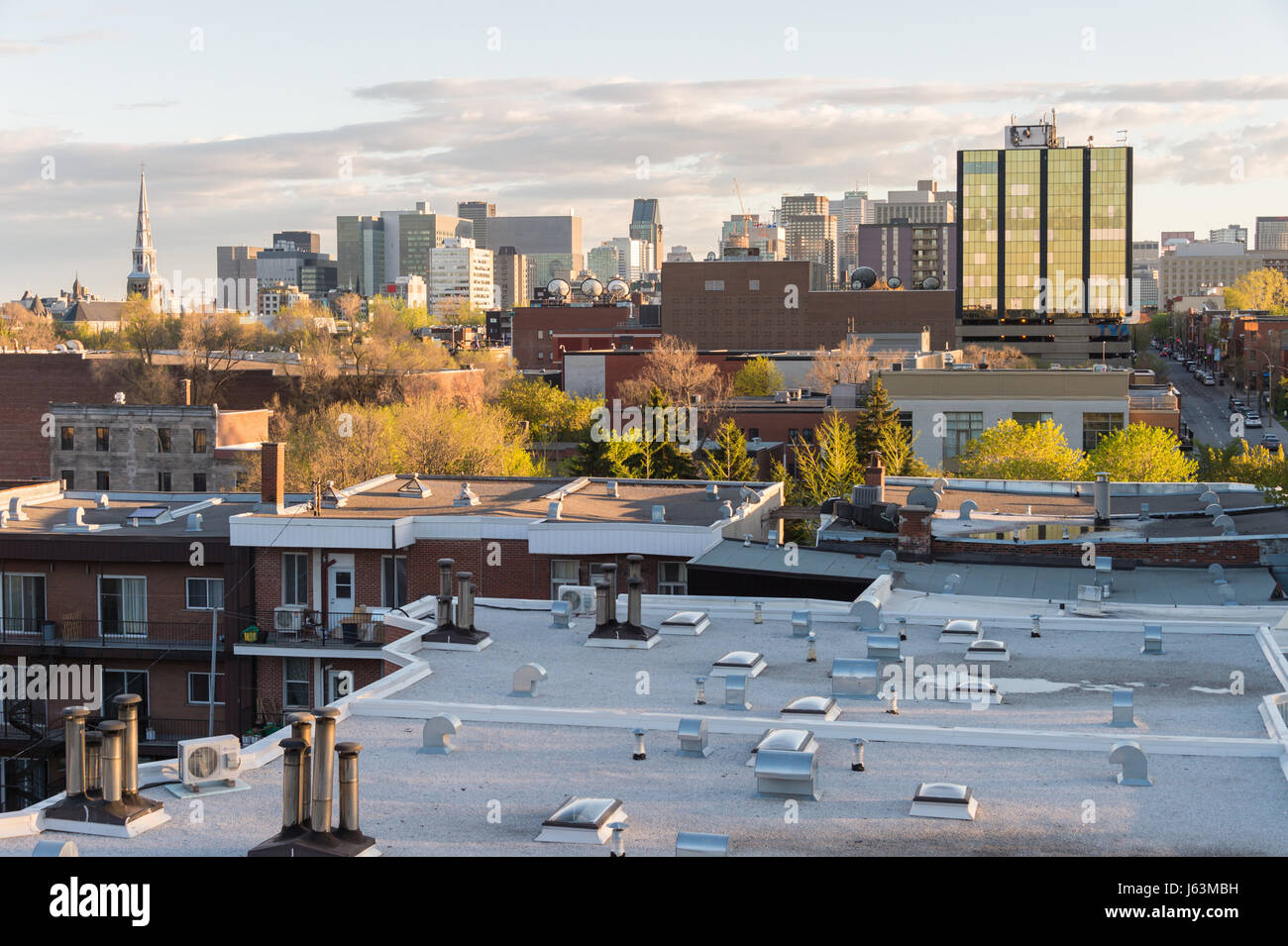Montreal, CA - 15. Mai 2017: Skyline von Montreal von Jacques-Cartier Brücke Stockfoto