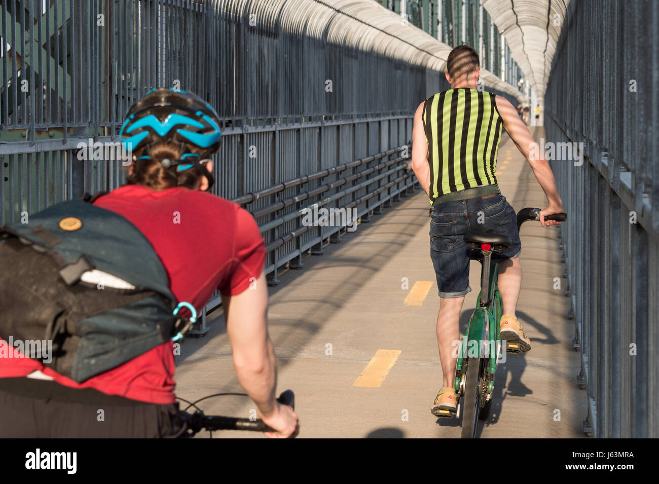 MONTREAL, CA - 18. Mai 2017: Radfahrer auf Jacques-Cartier Brücke Mehrzweck Weg Stockfoto