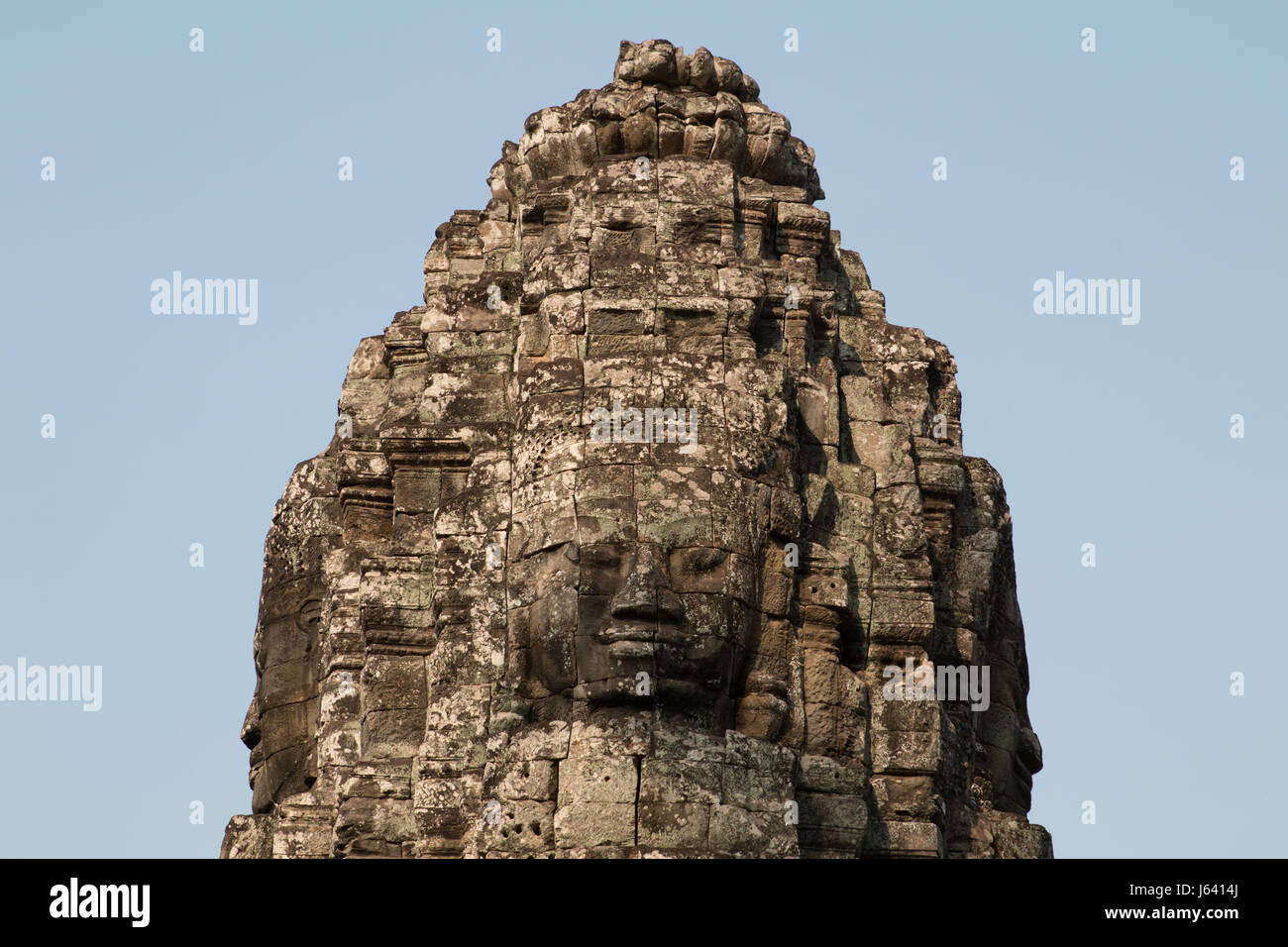 Nahaufnahme einer Spalte mit vier Gesichtern am Bayon, ein Tempel in Angkor Wat Komplex Stockfoto