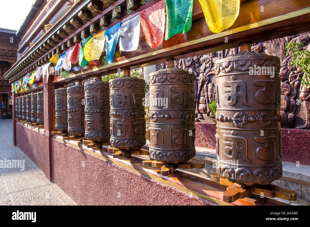 Lijiang, Yunnan - April 13,2017: Gebetsmühlen in tibetischen Tempel in Shuhe die antike Stadt. Stockfoto