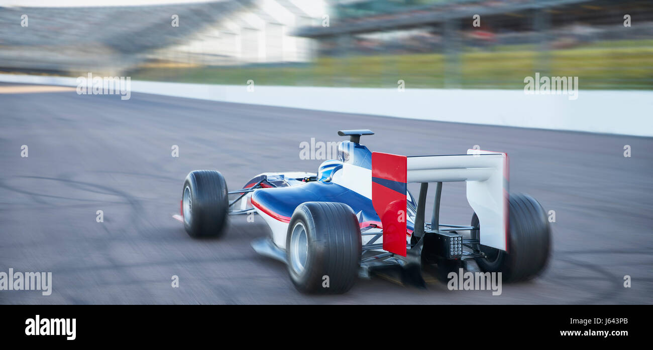 Formel 1 Rennwagen am Sportplatz Stockfoto