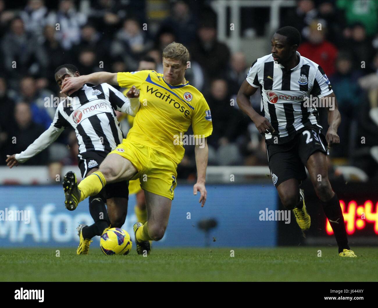 PAVEL POGREBNYAK & VERNON ANIT-NEWCASTLE UNITED V LESUNG ST. JAMES PARK NEWCASTLE ENGLAND 19. Januar 2013 Stockfoto