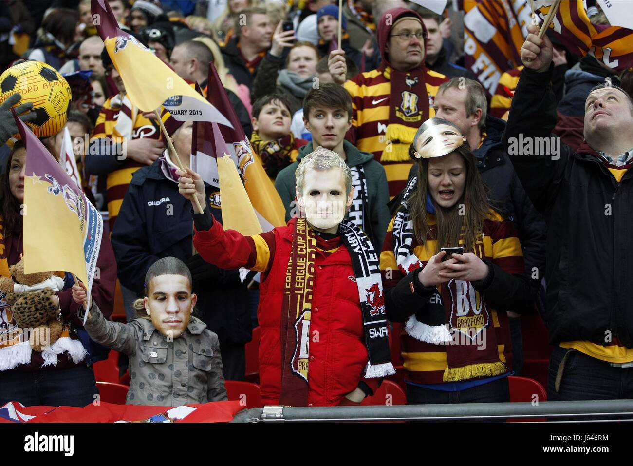 BRADFORD CITY FANS BRADFORD CITY V SWANSEA CITY WEMBLEY Stadion LONDON ENGLAND 24. Februar 2013 Stockfoto