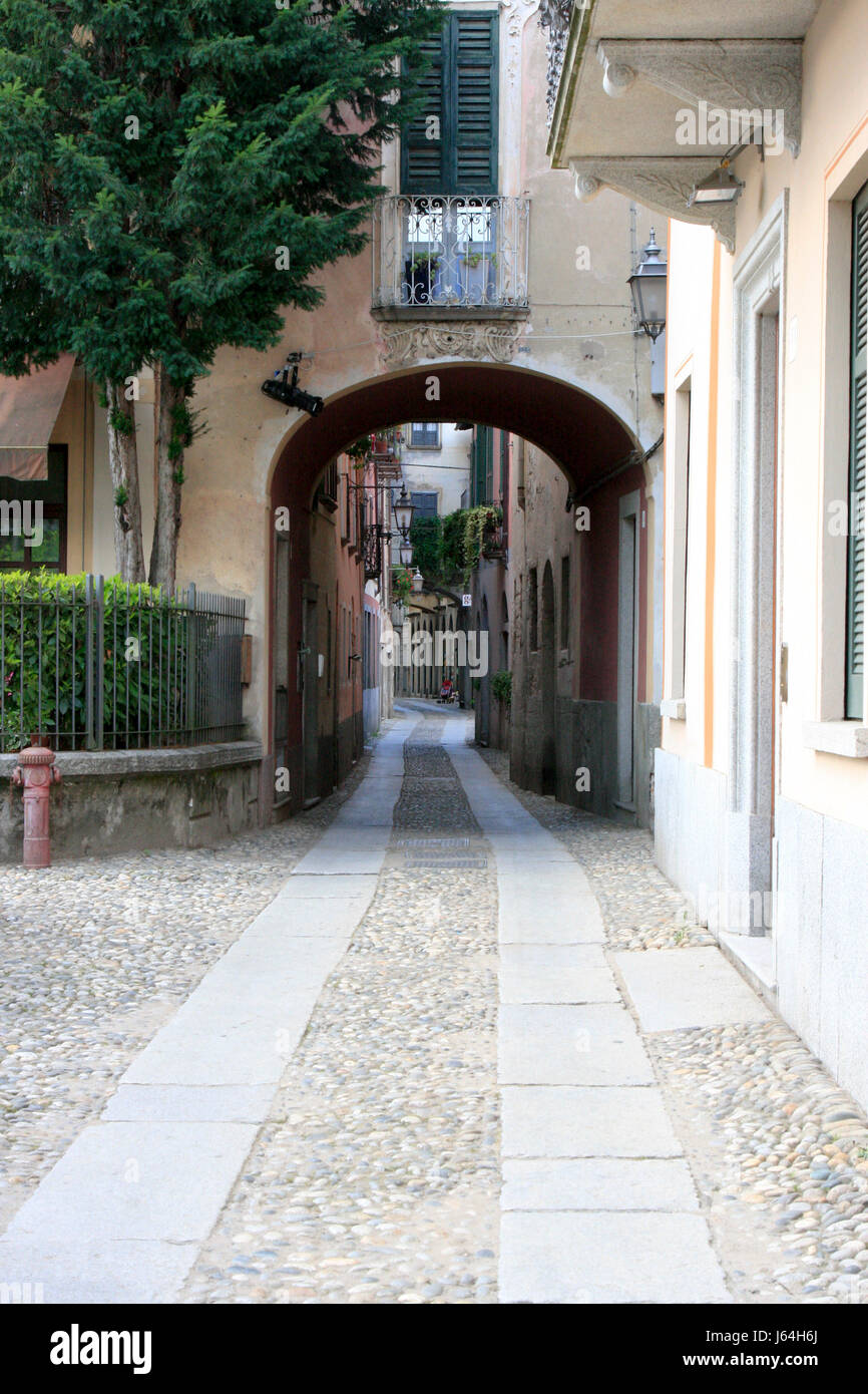 alte Stadt Weg Weg architektonischen historischen Baum Tourismus alt Stadt Flora Verputz Stockfoto