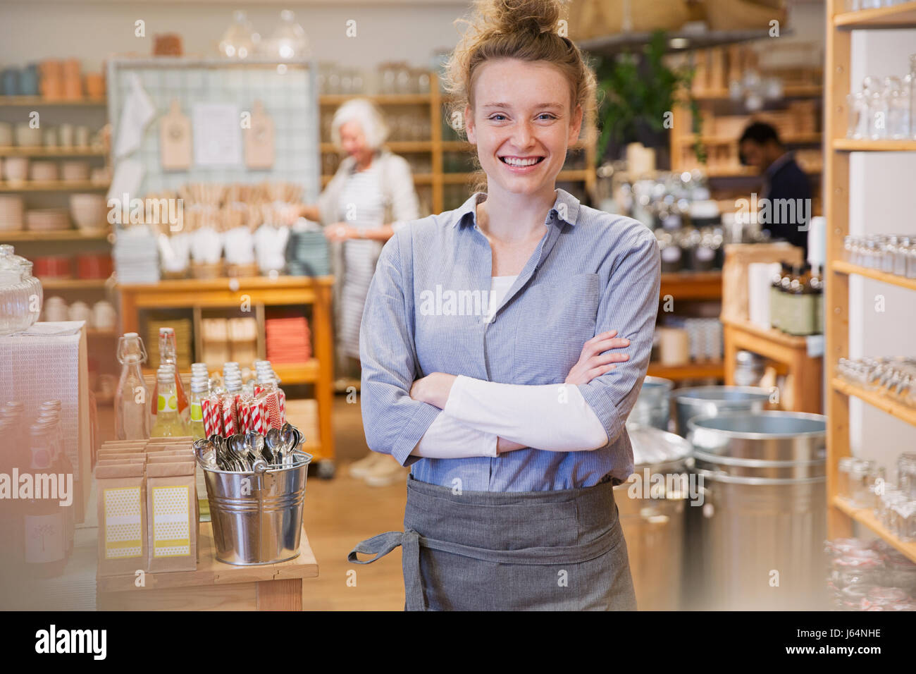 Porträt lächelnde weibliche Unternehmer arbeiten im shop Stockfoto