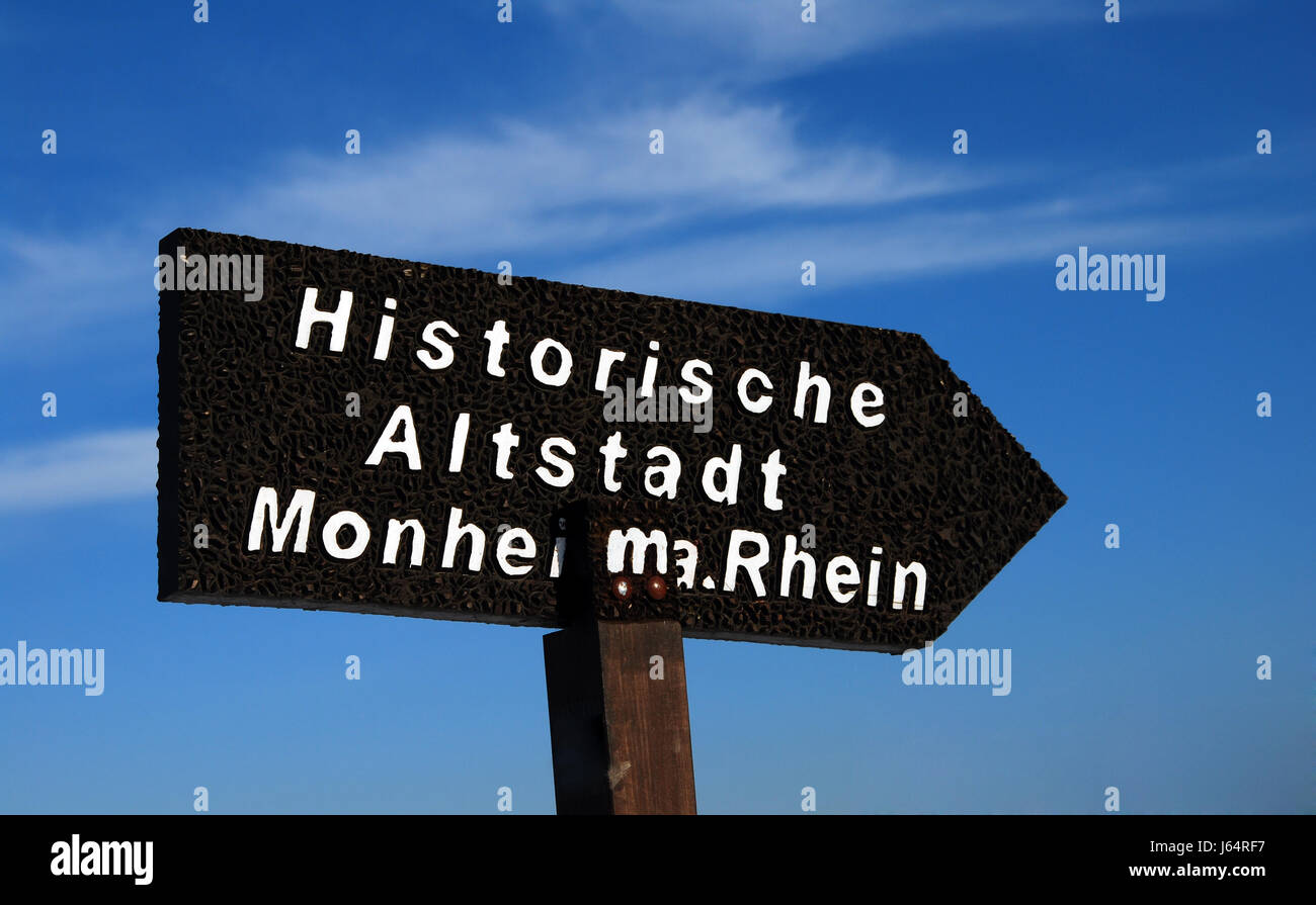 Zeichen signalisieren historische alte Stadt Tipp Handwerk Murks zeigenden Queer neugierig Stockfoto