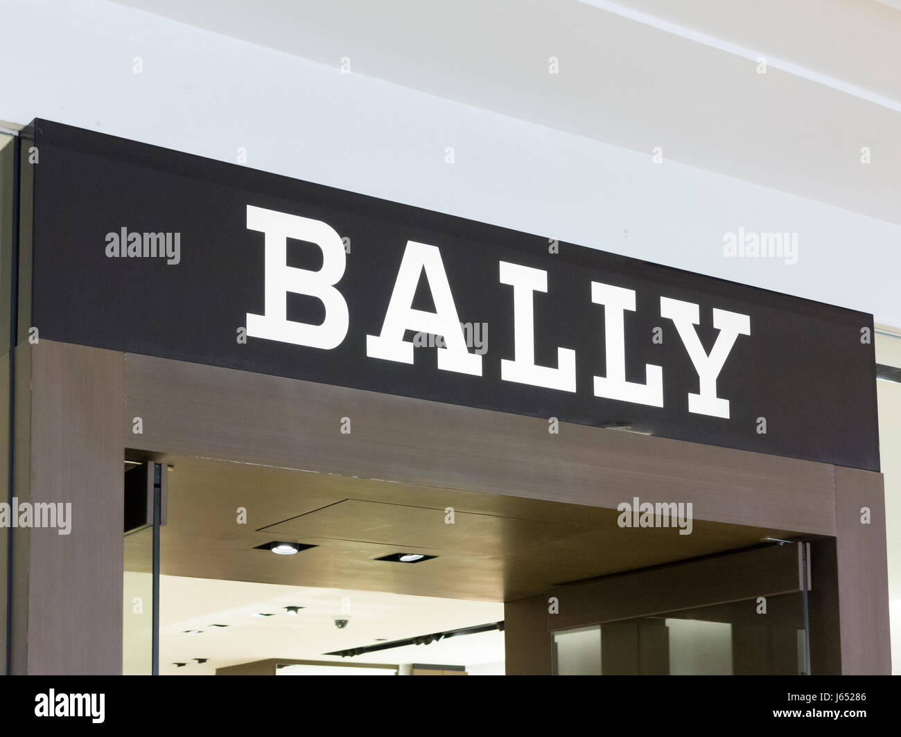 Bally shop -Fotos und -Bildmaterial in hoher Auflösung – Alamy