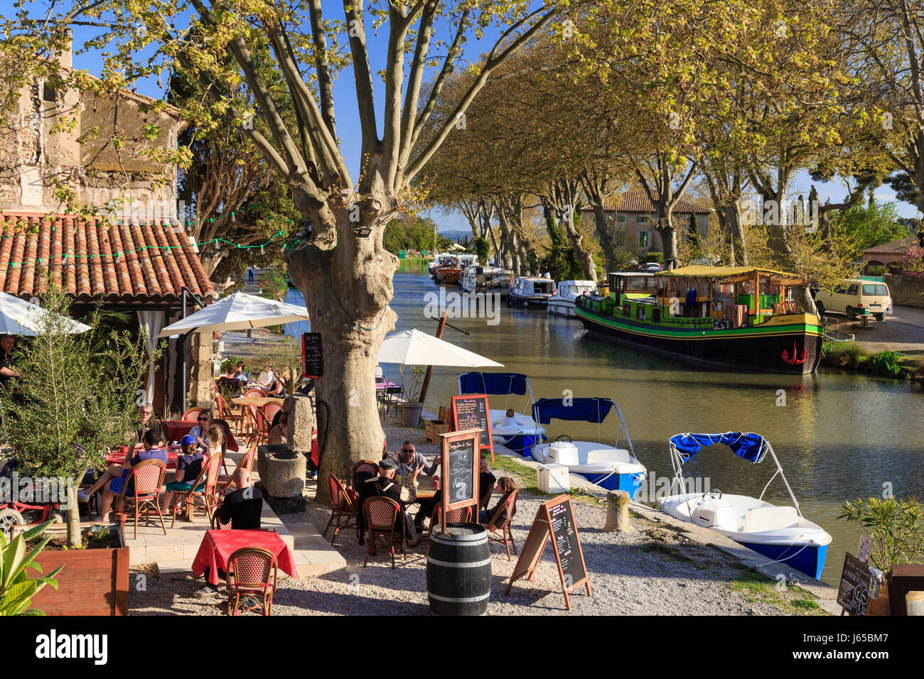 Frankreich, Aude, Le Somail, Hafen am Canal du Midi, der von der UNESCO zum Weltkulturerbe erklärt wurde Stockfoto