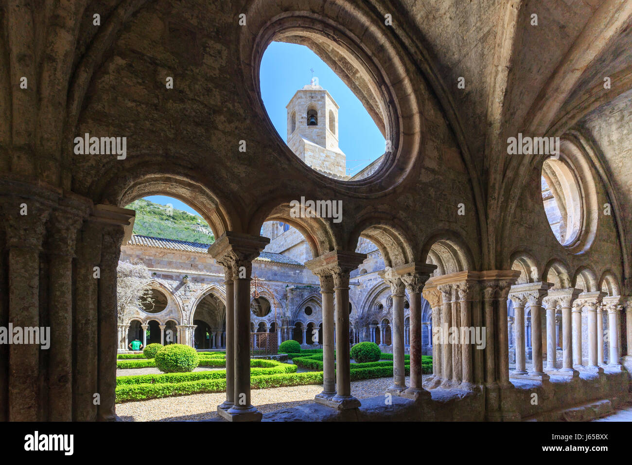 Frankreich, Aude, Narbonne, Fontfroide Abbey, der Kreuzgang Stockfoto