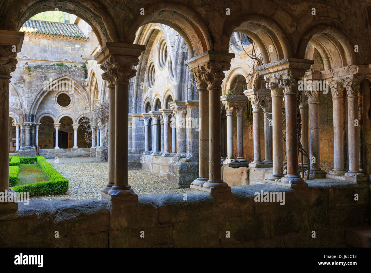 Frankreich, Aude, Narbonne, Fontfroide Abbey, der Kreuzgang Stockfoto