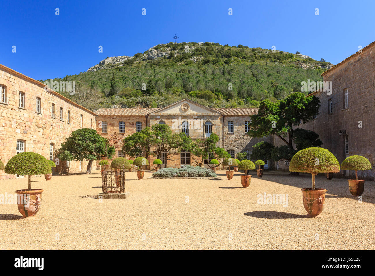 Frankreich, Aude, Narbonne, Fontfroide Abtei, der Innenhof aus dem 17. Jahrhundert Stockfoto
