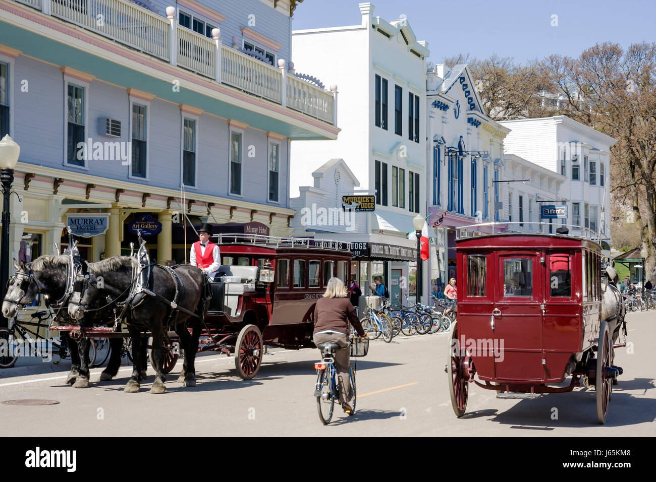 Mackinac Island Michigan, Historic State Parks Park Mackinaw, Straits of, Lake Huron, Main Street, Mann Männer männlich, Frau weibliche Frauen, Pferdekutsche, hor Stockfoto