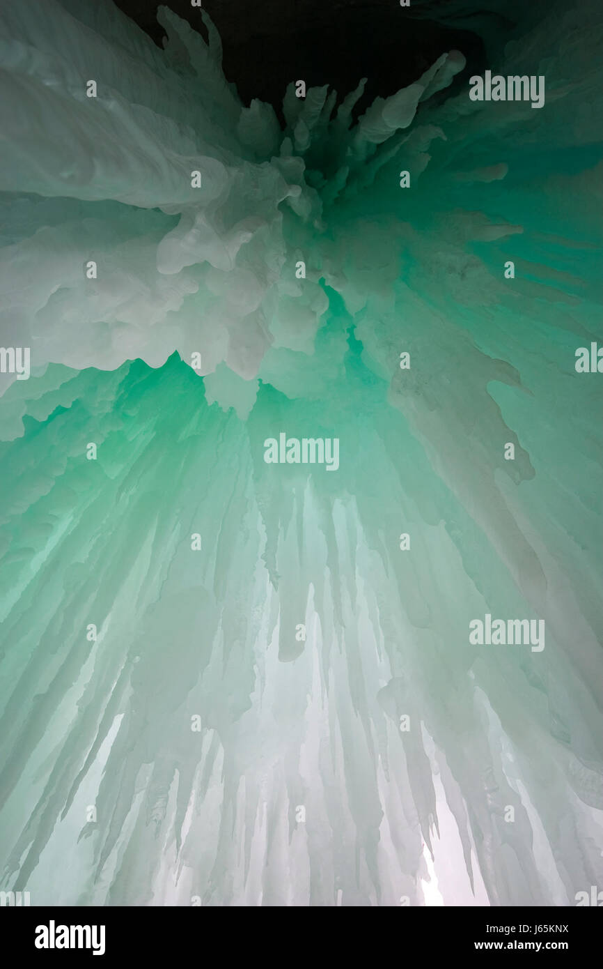Blue Icicle Eiszapfen Türkis Blau Winter Eiswasserfall Eis gefrorenen Kanada Stockfoto
