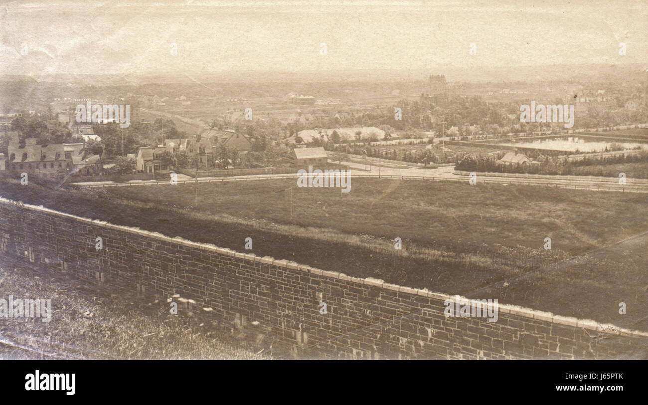 AJAXNETPHOTO. 1880 (CA.). HALIFAX, NOVA SCOTIA. -BLICK AUF DIE STADT AUS DER ZITADELLE FOTOGRAF: UNBEKANNT © DIGITAL COPYRIGHT AJAX VINTAGE BILD BIBLIOTHEK BILDQUELLE: AJAX VINTAGE BILDBIBLIOTHEK SAMMLUNG REF: 1880 01 Stockfoto