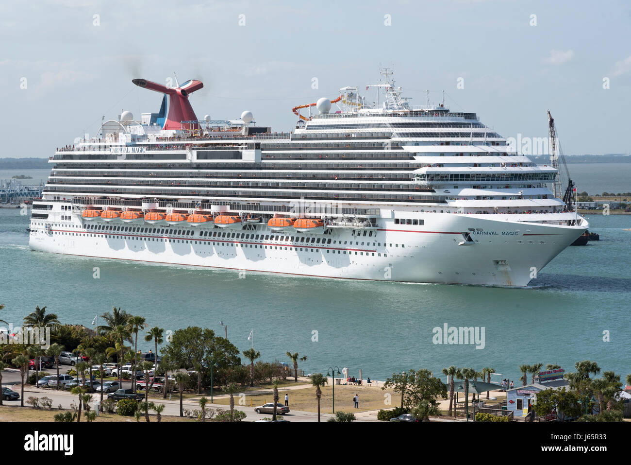 Kreuzfahrtschiff Carnival Magic Port Canaveral Florida USA abfliegen. April 2017 Stockfoto