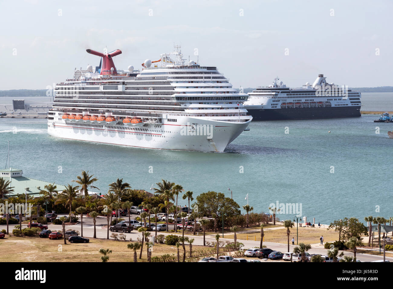 Kreuzfahrtschiff Carnival Magic Port Canaveral Florida USA abfliegen. April 2017 Stockfoto