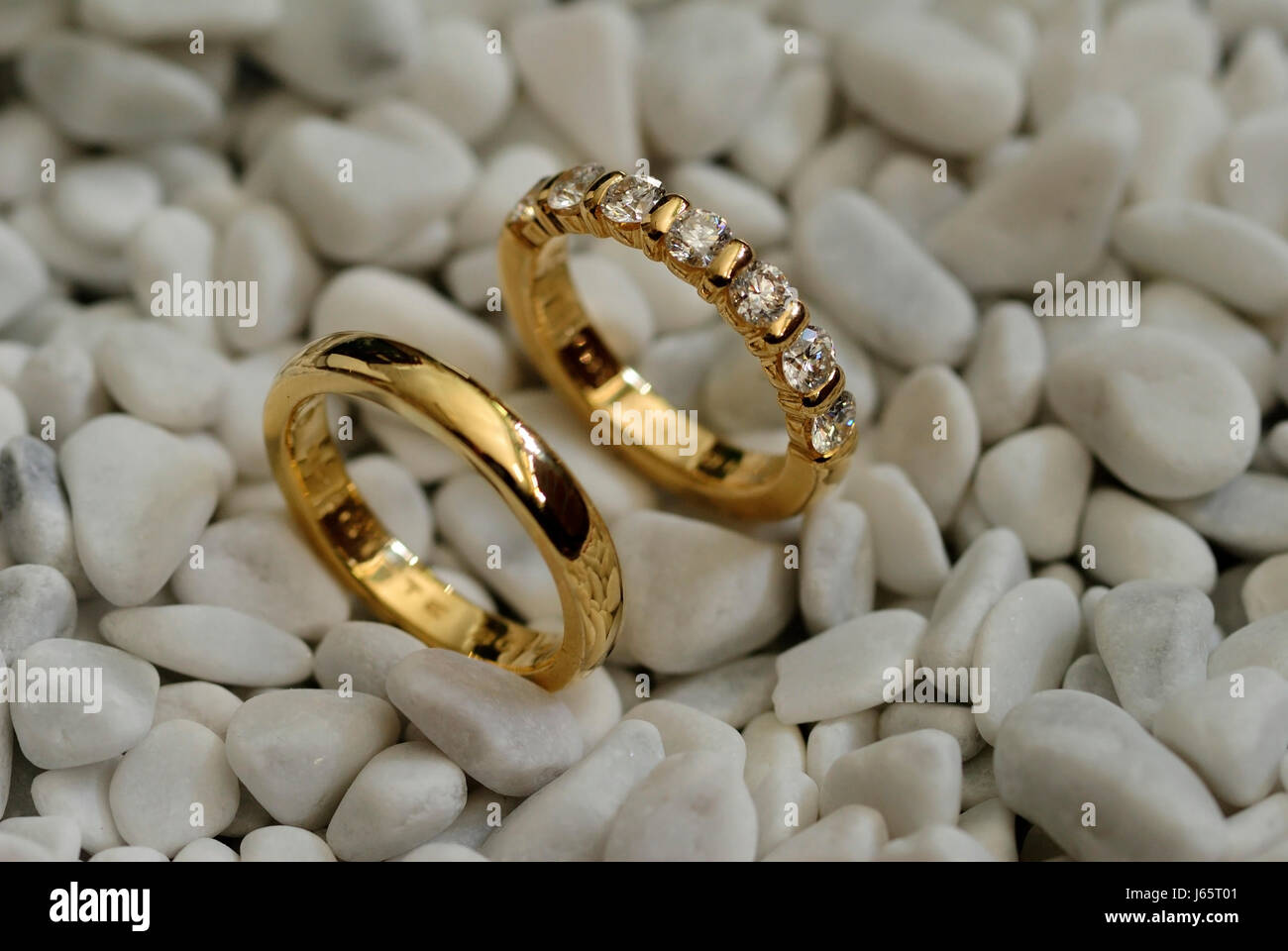 Ring Ringe Trauringe paar paar Ehe Leben Partnerschaft steinerne Hochzeit Stockfoto