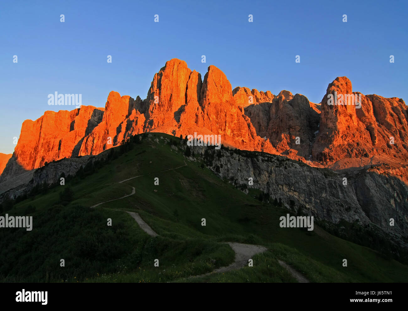 Berge Alpen Süd Tiroler Abend leichte Alpenglühen spärlich stinted Berg Stockfoto