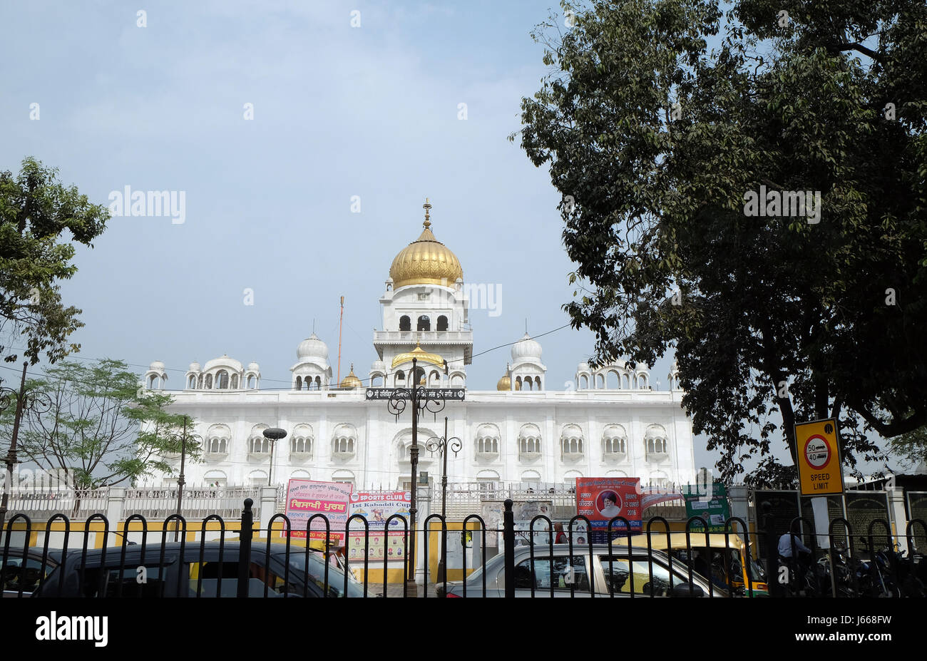 Gurdwara Bangla Sahib zählt zu den prominentesten Sikh Gurdwara in Delhi, Indien Stockfoto