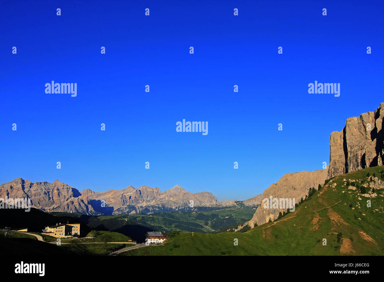 Dolomiten Mountainbike Natur Inn Tavern Pub Glanz strahlt helles lucent Licht Stockfoto