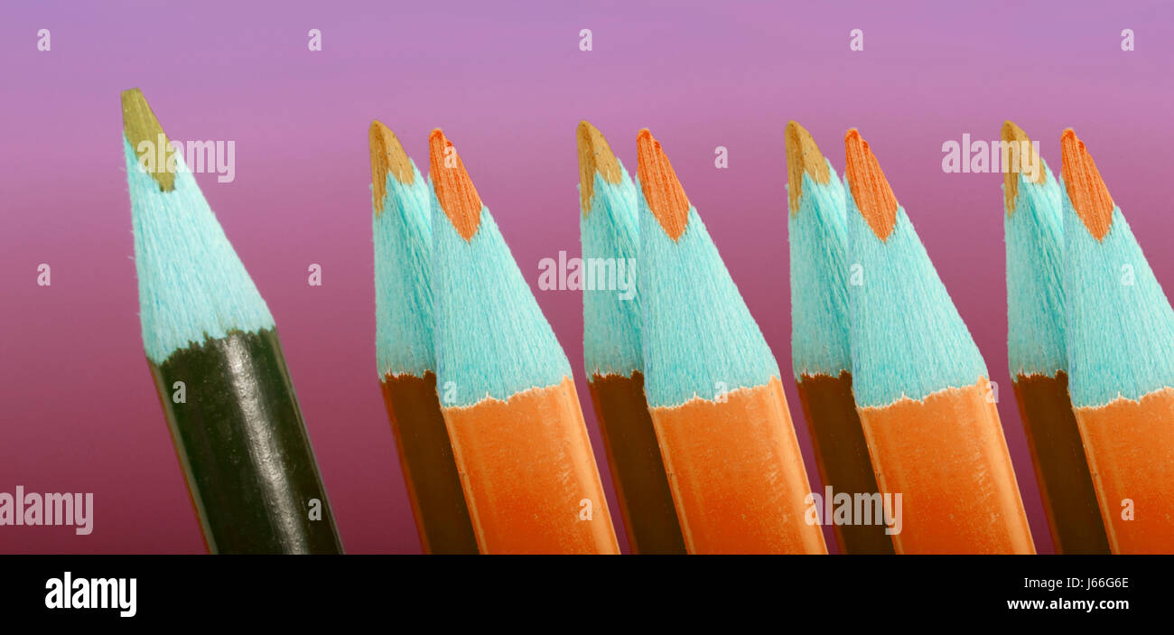 Buntstifte gegen Farbverlauf Stockfotografie - Alamy