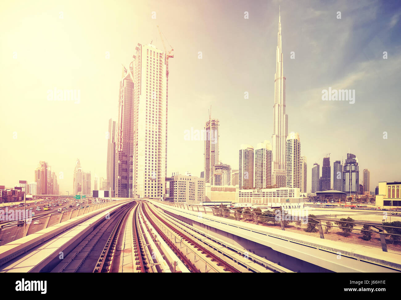 Dubai moderne Innenstadt gesehen von u-Bahn, Farbe toning angewandte, Vereinigte Arabische Emirate. Stockfoto