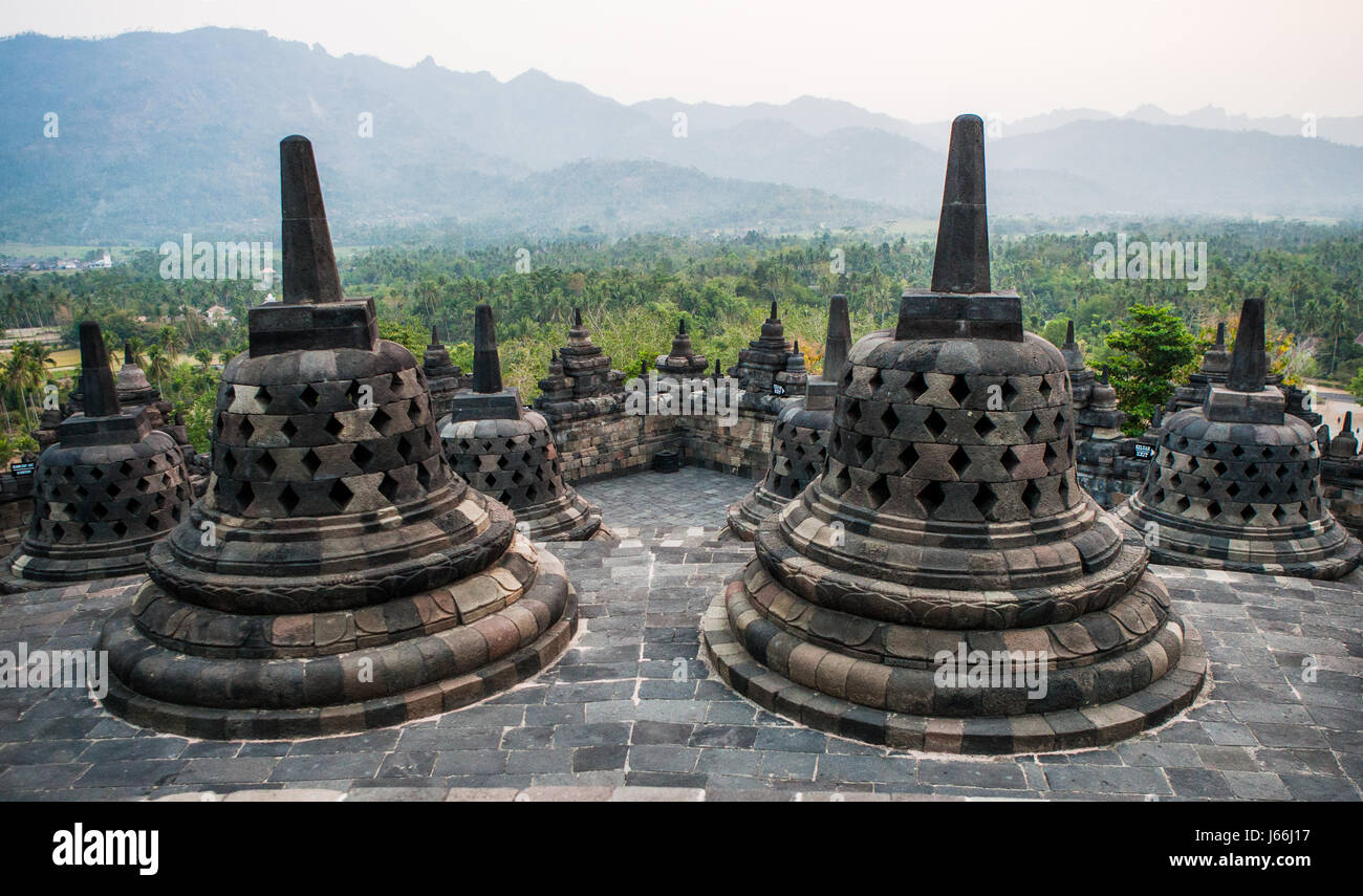 Stupas auf Tempel Borobudur in Indonesien. Die Insel Java. Eine gute illustration Stockfoto