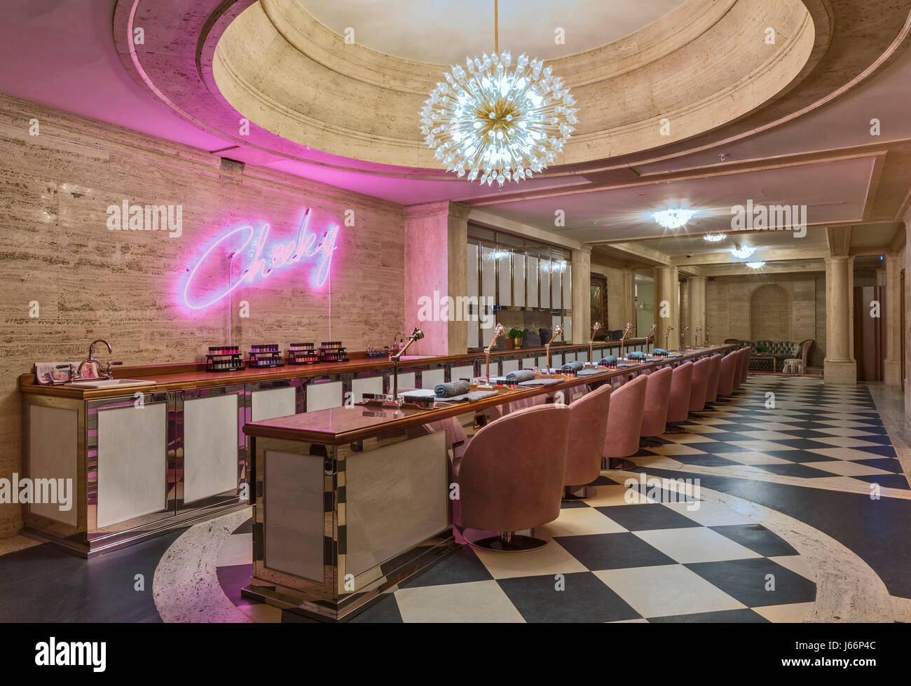 Nagelstudio in Unterebene. Das Ned Hotel, London, Vereinigtes Königreich. Architekt: Sir Edwin Lutyens, 2014. Stockfoto