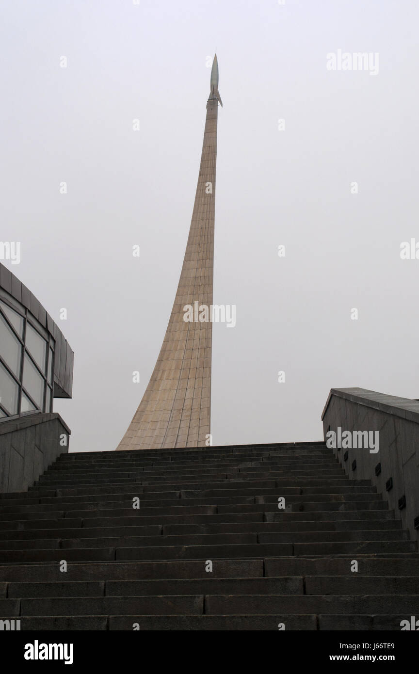 Moskau: Blick auf das Monument für die Eroberer des Raumes, erbaut im Jahre 1964 um Errungenschaften des sowjetischen Volkes in der Weltraumforschung zu feiern Stockfoto