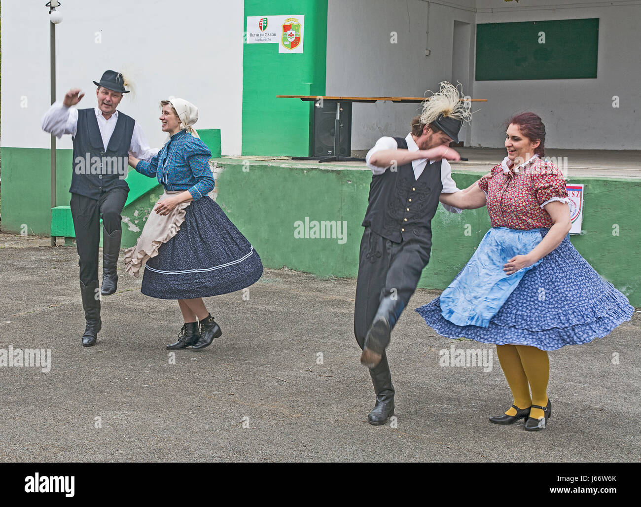 Muzlja - Zrenjanin, Serbien, 22. April 2017. Ungarischer Tanz als ein Vorspiel zu dem Ereignis "Ungarn traditionelle Ehe." Stockfoto