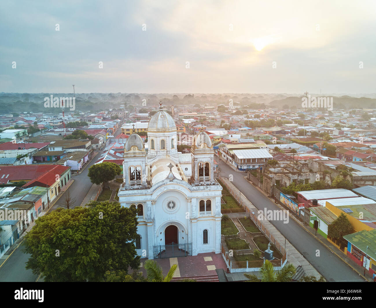 Tourismus in Diriamba Stadt Nicaragua zu platzieren. Luftbild-Drohne Blick auf berühmte Kirche in Diriamba Stockfoto