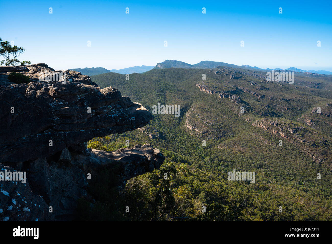 Panoramablick von Halls Gap aus dem Rachen des Todes in den Grampian reicht Victoria in Australien. Stockfoto