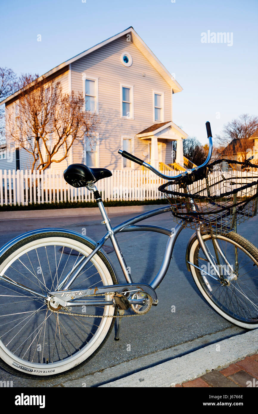 Mackinac Island Michigan, Historic State Parks Park Mackinaw, Straits of, Lake Huron, Cadotte Avenue, Frühfrühling, Fahrrad, Radfahren, Reiten, Radfahren, Fahrer, Ba Stockfoto