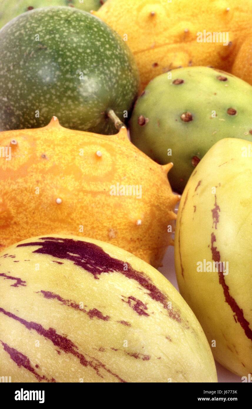 Gesundheit wie Obst Frucht exotische tropische Gemüse mischen viele orange  Essen Stockfotografie - Alamy