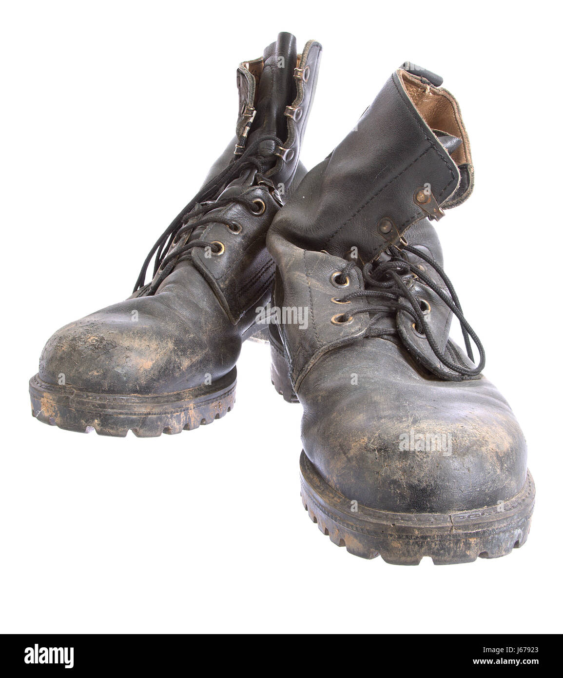 Schuhe isolierten Schuhe Leder Schmutz Schlamm schmutzig getragen altmodisch,  überholt Stockfotografie - Alamy